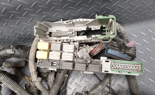 Modulo Caja De Fusibles Con Arnes Corsa 2006 1.8 (Usado)