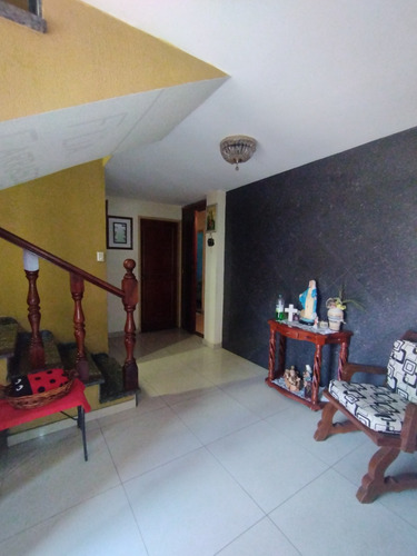 Beraca 002 Venta Casa Sector El Toro, Las Delicias Maracay.