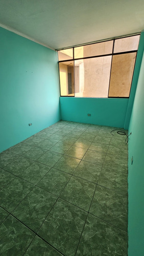 Se Alquila Cuartos Comas 2do Y 4to Piso Baño Común