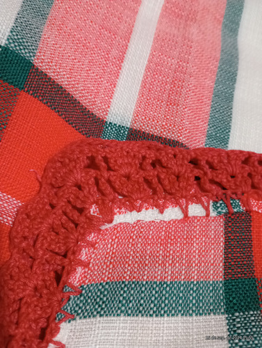 Mantel De Tela Estampado C/ Borde Crochet 1,40x1,40 Rojo Cuadriculado (Usado)