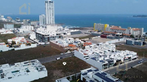 Terreno En Venta En Costa De Oro, A Una Cuadra Del Mar, De 912.22 M²