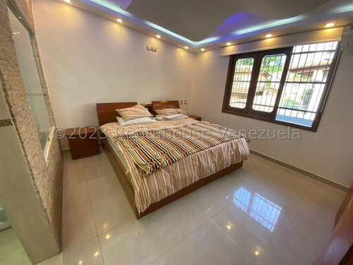 Casa En Venta En Santa Paula Calle Cerrada Casas En Caracas Angela Tochon