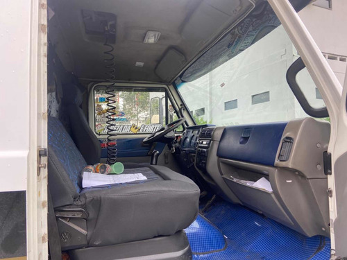 Imagem 6 de 8 de Volkswagen 8.120