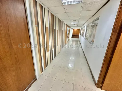 Oficina En Alquiler En El Rosal Cr- 24-21274