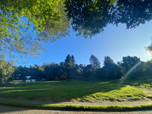 Terreno En Parque Del Lago: Playa Y Embarcadero Privado