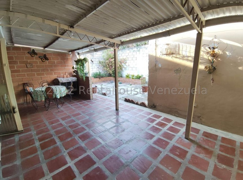 Imagen 10 de 15 de Casa Con Terreno Para Remodelar En Urb. Corinsa Cagua Ljsa 22-22490