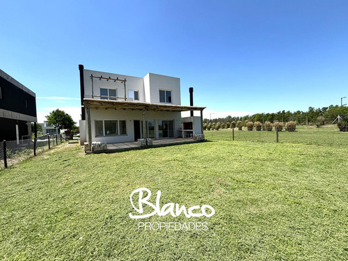Casa En Venta En Puertos Del Lago, Barrio Araucarias, Escobar, G.b.a. Zona Norte