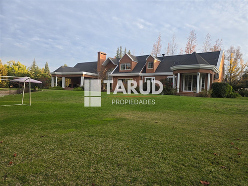 Increíble Casa En Arriendo, En Condominio Nogales Machalí