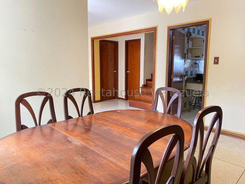 Ms: 24-22493 En Venta Amplia Casa En La Urb. Horizonte. A=275m2, 4h, 3b, 1p.