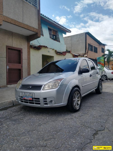 Imagen 1 de 5 de Ford Fiesta Max Automatico