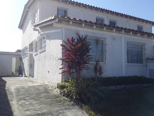 Kl Vende Linda  Y  Confortable Casa En La Urb. Almarriera Cabudare #23-17178