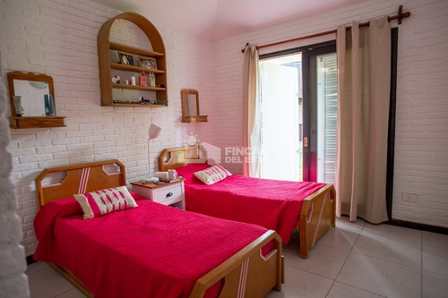 Casa En Jardines De Córdoba!- Ref: 303