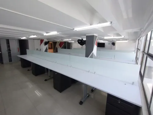 Oficina Amoblada Call Center 118m