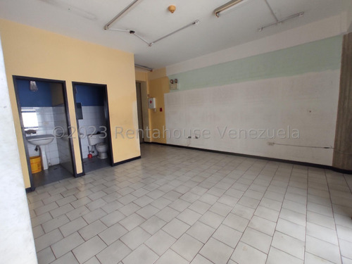 Local Comercial Ubicado Estratégicamente En La Av 19 De Abril 24-17379 Ec