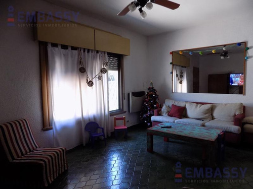 Casa Única De 4 Amb Con Galpon De 100 M2 Excelente Zona Martinez!!