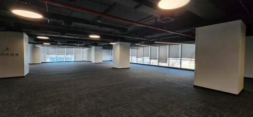 Excelente Oficina Ubicada En La Torre Costanera Providencia