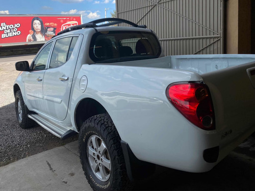 Imagen 4 de 8 de Mitsubishi L200 2012 2.5 Di-d Cabina Doble 4x4 Mt