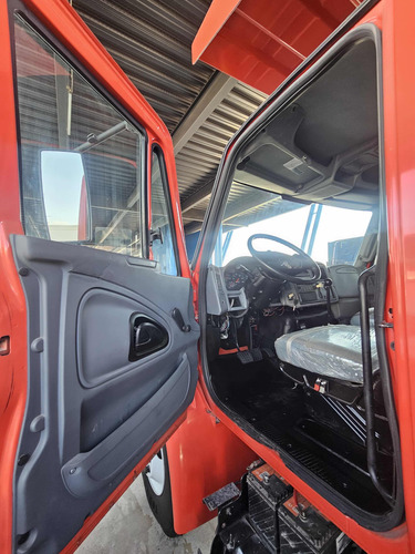 International 4300 Modelo 2007 Volteo 7 Metros