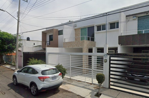 Casa Con Excelente Ubicación En Y Mtto. Presa De La Angostura, Laboratorio Cfe, Irapuato, Gto. Arf