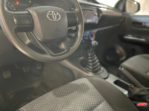 Imagen 12 de 15 de Toyota Hilux 2018 2.7 Cabina Doble Sr Mt