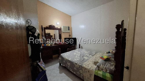 Casa Quinta Duplex Con Anexo Independiente La Planta Principal Incluye Una Cocina De Mamposteria, Lavandero, Sala, Recibo, Comedor Y Family Room.en Esta Planta, Encontraras Dos Habitaciones Y Un Baño
