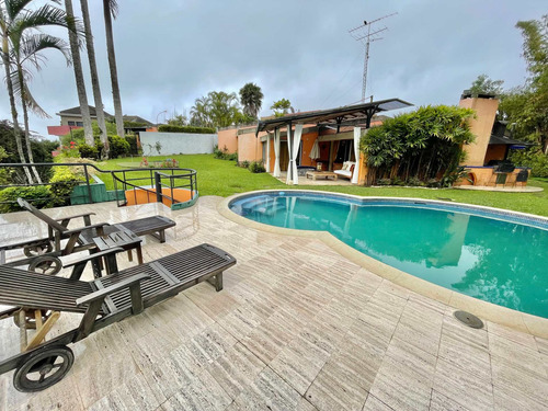 En Venta Casa 550m2 3h+s/5b+s/5p La Lagunita