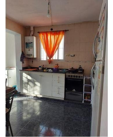 Imagen 6 de 14 de Casa Pasillo C/terraza Y Parrilla - Valentín Gómez 1400