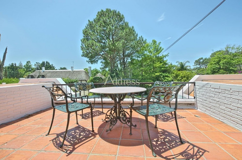 Casa De 4 Dormitorios Con Piscina Climatizada En Alquiler- Ref: 2958