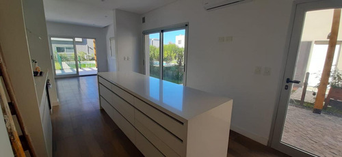 Imagen 7 de 30 de Alquiler . Casa A Estrenar 5 Amb. Lote Interno. Las Tipas. Nordelta
