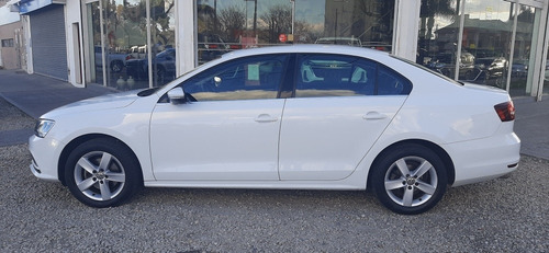 Imagen 3 de 18 de Volkswagen Vento 2018 1.4 Highline 150cv At
