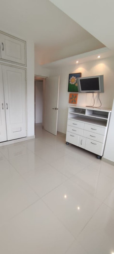 Imagen 12 de 30 de Excelente Apartamento En Los Campitos
