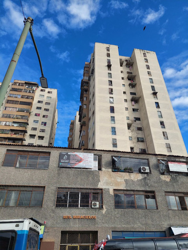 Apartamento En Alquiler En Residencias Miracielos Los Teques