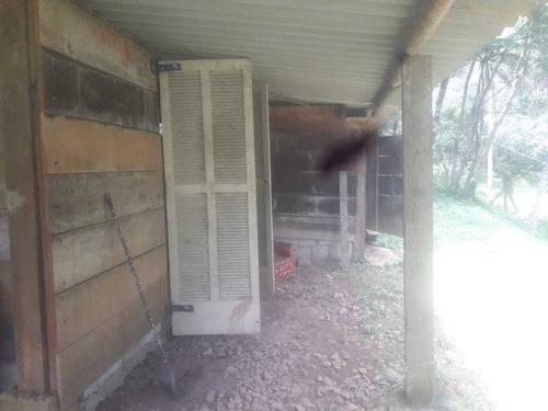 Molezinha Chacara 3.700m2, Com Casa Modesda