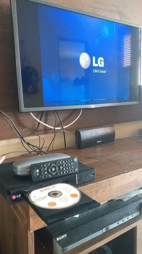 Imagem 2 de 6 de Aparelho De Dvd LG Com Controle Remoto Pequeno