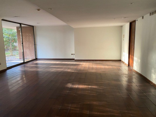 Departamento En Venta De 4 Dorm.2 Estacs. Bd. En Las Condes
