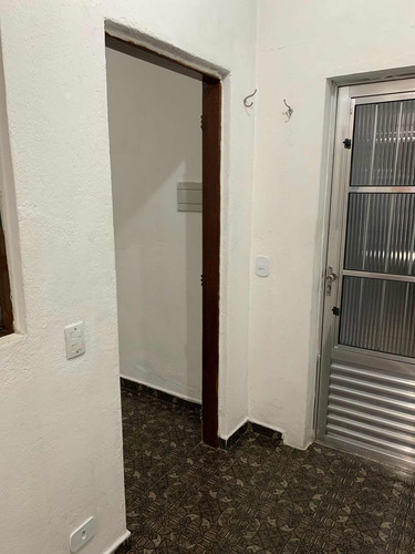 Casa De 3 Cômodos + Lavanderia Compartilhada