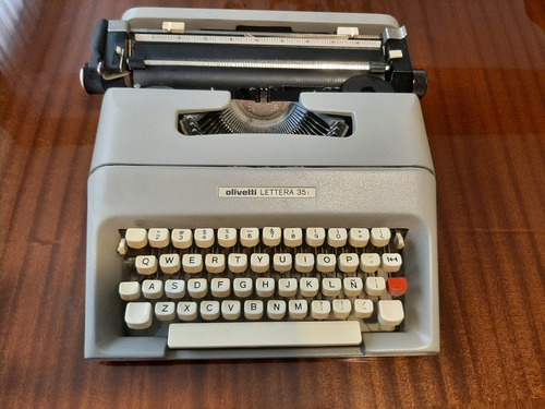 Máquina De Escribir Olivetti Lettera 35