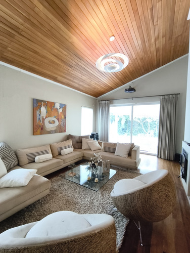 Hermosa Casa Con 6 Dormitorios
