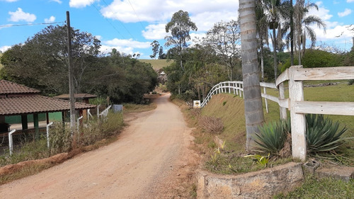 Imagem 9 de 30 de Chácara 22.400m2, Rica Em Água Com Riacho, 3 Casas Sendo 1 Sede E 2 Casas De Caseiro, Pomar, Topografia Plana, Ótima Localização - Ch00218 - 70678592