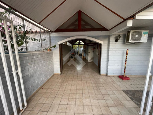 Casa En Venta De 3 Dorm. En Maipú