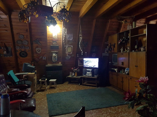 Venta Chalet Alpino Con Garage Y Quincho.