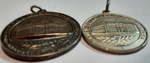 Imagen 3 de 3 de Medallas Banco Nacion 1944 Y 1966 Ro 318