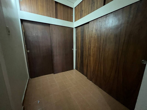 Casa Con Piscina Urbanización Andrés Bello Maracay