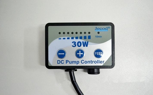 Bomba de refuerzo Jebao Dcs-2000 con controlador Bivolt