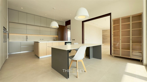 Casa En Venta De 6 Dorm. En Colina