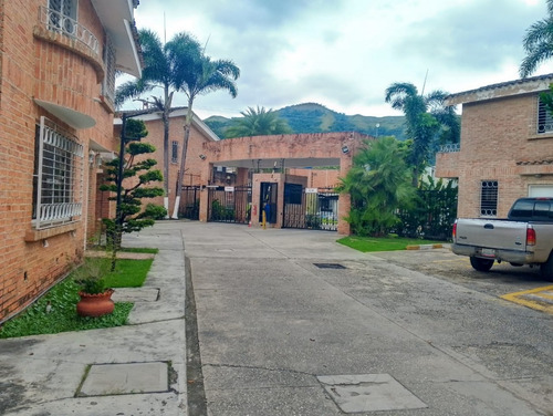 Yuraima Segura Vende Tonwhouse En Res Aleros De Guataparo Valencia Estado Carabobo