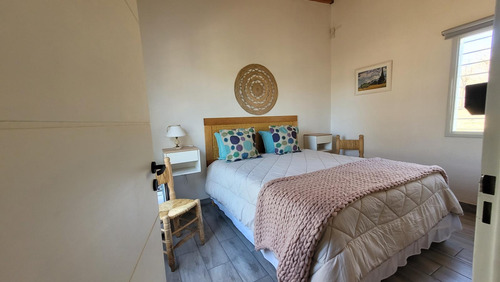 En Venta, Casa De Categoria Amoblada A 500m Del Lago