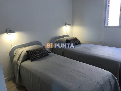 Imagen 15 de 19 de Moderno Apartamento De 2 Dormitorios En Alquiler Frente Al Mar