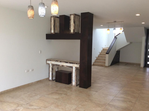 Imagen 5 de 15 de Casa Renta 4 Recamaras Villas De Irapuato, Irapuato, Gto.