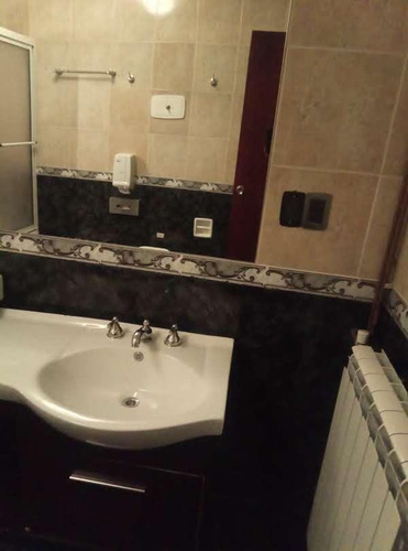 Casa - Pocitos- Venta- 6 Dormitorios- Parrillero- Lavadero- Patio- 6 Baños- Excelente Ubicación.